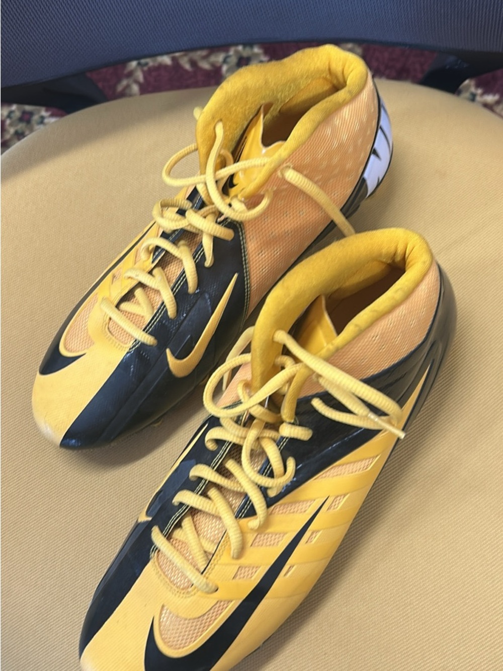 Nike Men’s Yellow and Black Athletic Cleats